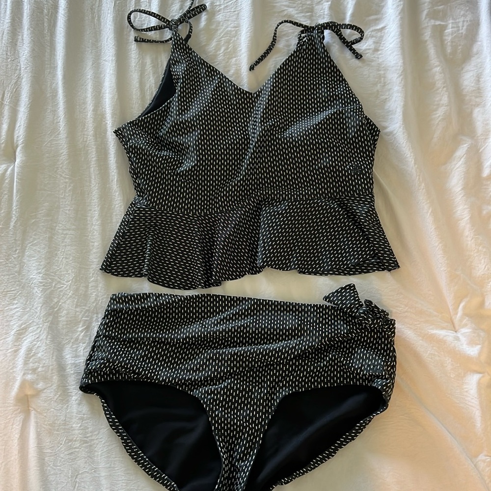 Albion Swim suit~ Top- Large~ Bottom~ Medium~ like new~ Black